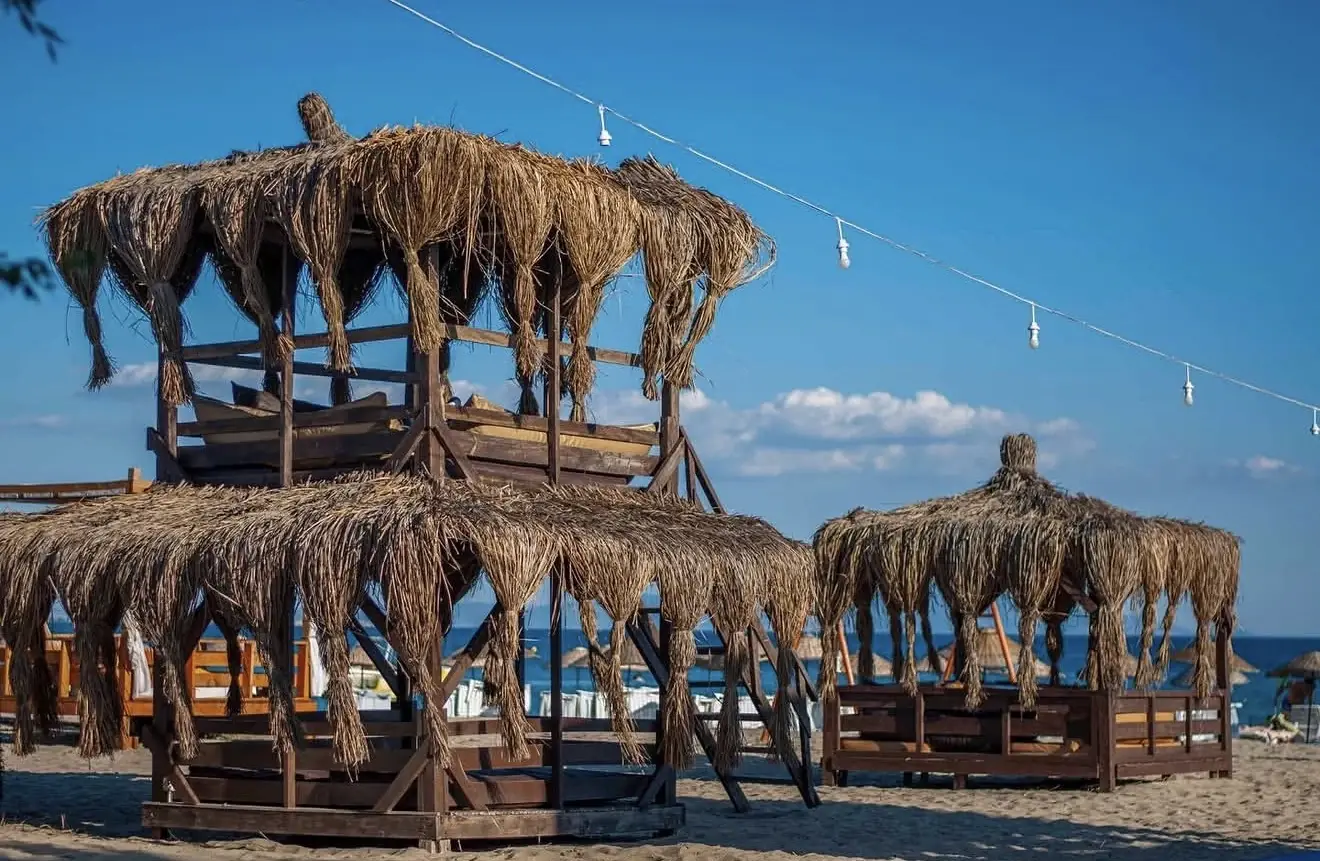 Blue White Beach plaj atmosferi