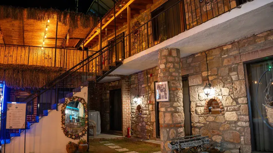 Gece taş cephe